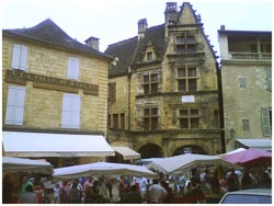 Découvrez le marché de Sarlat